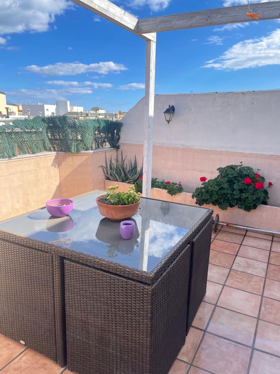 Apartamento de 4 habitaciones en Alfaz del Pi / L'Alfàs del Pi en alquiler con piscina - 1.650 € (Ref: 9051726)