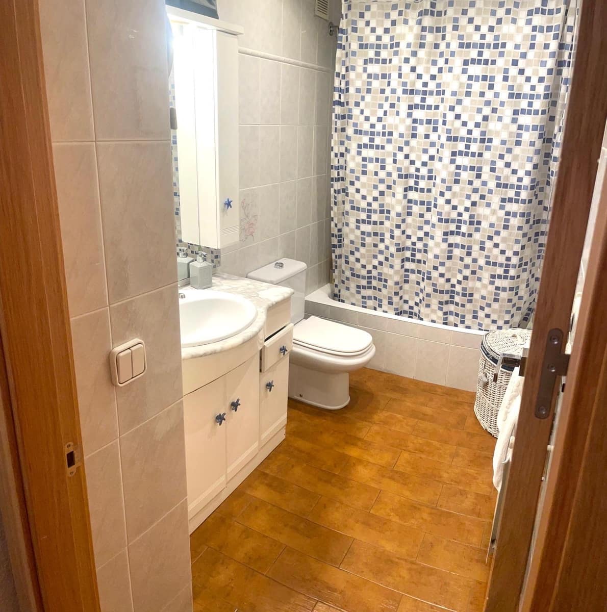 Apartamento de 4 habitaciones en Alfaz del Pi / L'Alfàs del Pi en alquiler con piscina - 1.650 € (Ref: 9051726)