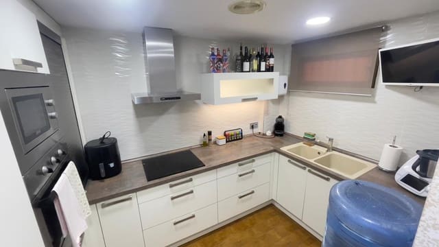 Apartamento de 4 habitaciones en Alfaz del Pi / L'Alfàs del Pi en alquiler con piscina - 1.650 € (Ref: 9051726)