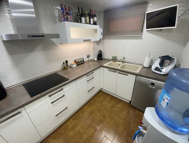 Apartamento de 4 habitaciones en Alfaz del Pi / L'Alfàs del Pi en alquiler con piscina - 1.650 € (Ref: 9051726)