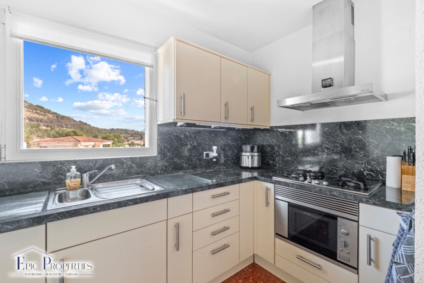 3 bedroom Villa for sale in Alfaz del Pi / L'Alfas del Pi with pool garage - € 599,000 (Ref: 9076865)