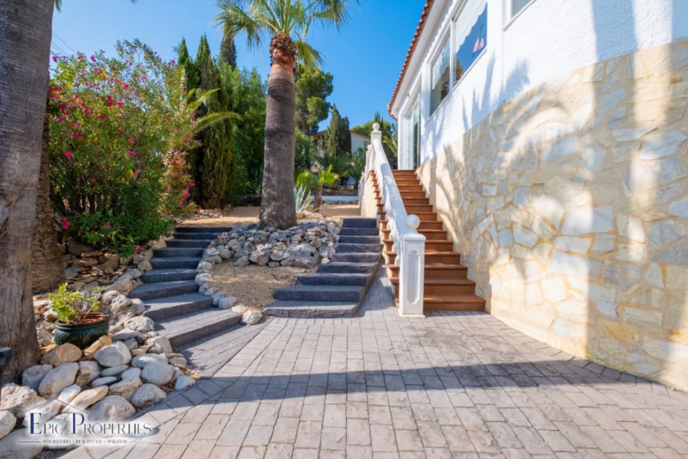 3 bedroom Villa for sale in Alfaz del Pi / L'Alfas del Pi with pool garage - € 599,000 (Ref: 9076865)