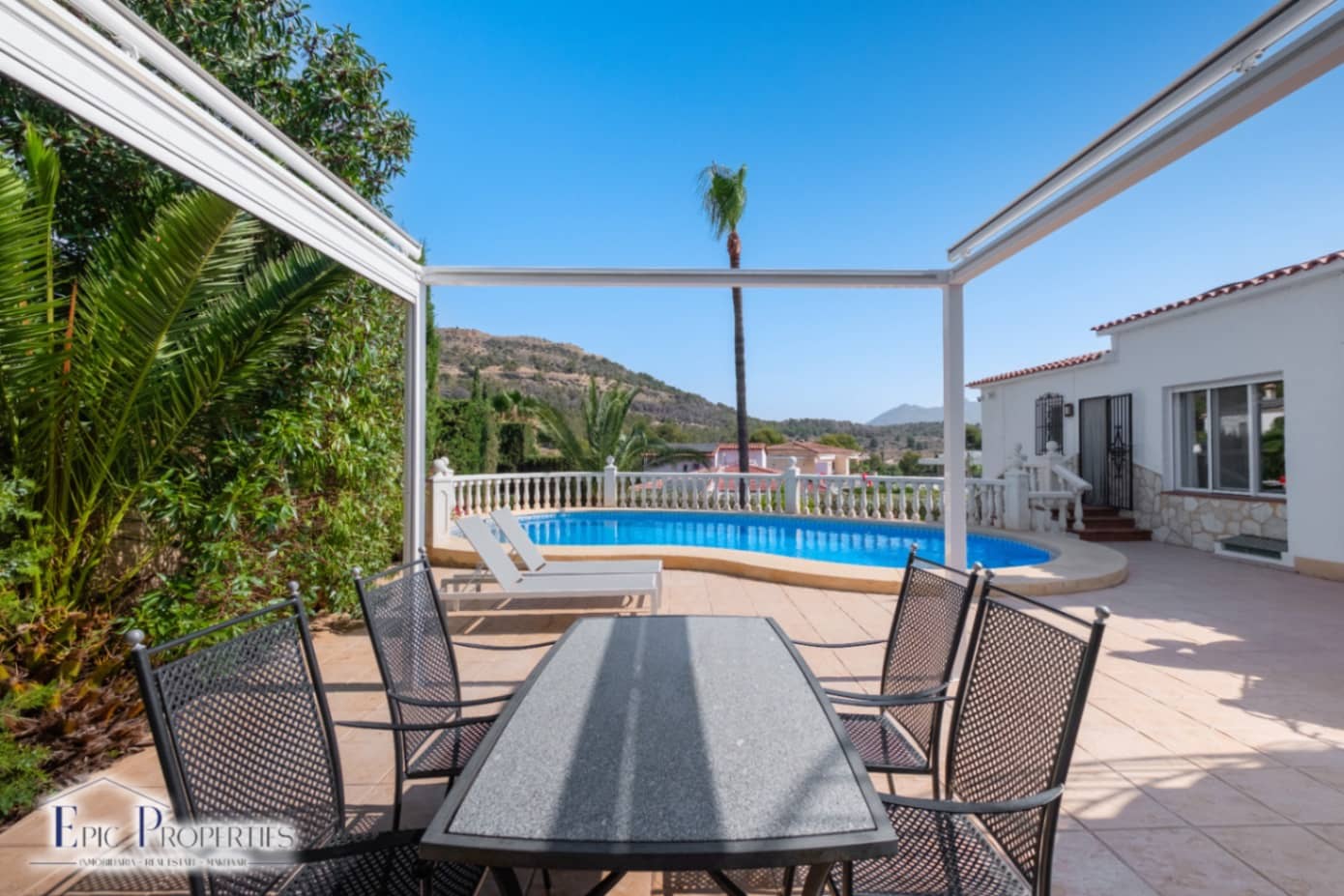 3 bedroom Villa for sale in Alfaz del Pi / L'Alfas del Pi with pool garage - € 599,000 (Ref: 9076865)