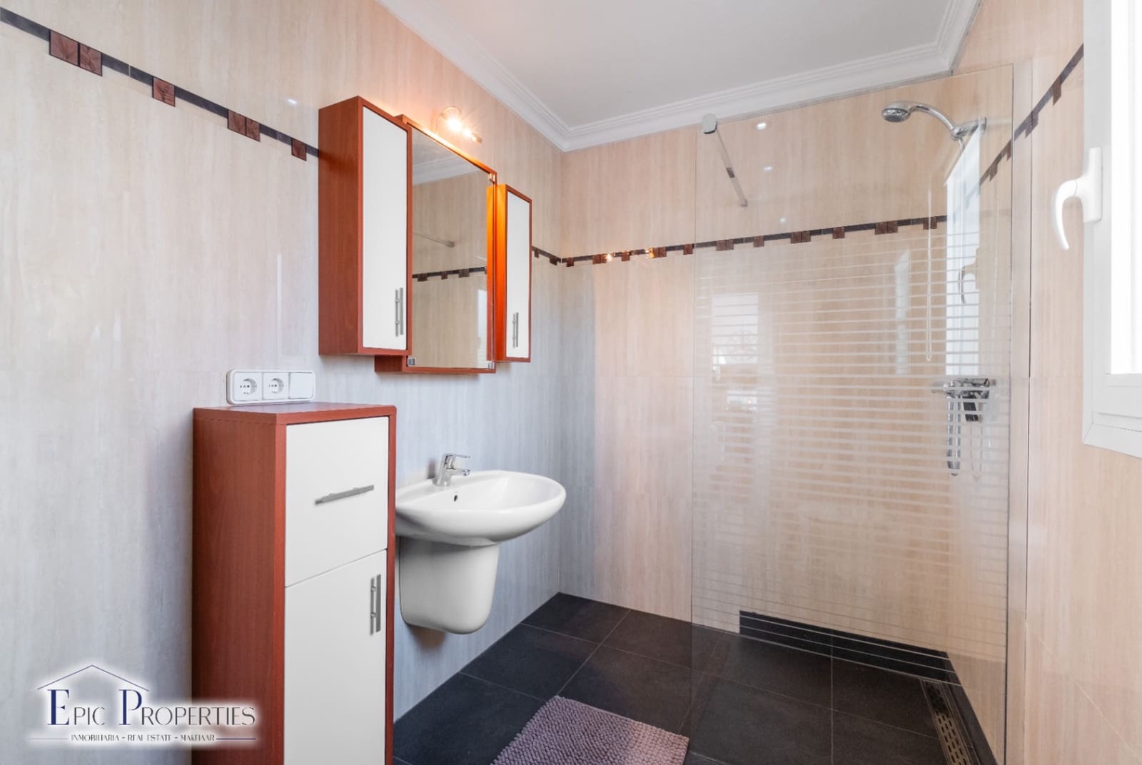 3 bedroom Villa for sale in Alfaz del Pi / L'Alfas del Pi with pool garage - € 599,000 (Ref: 9076865)