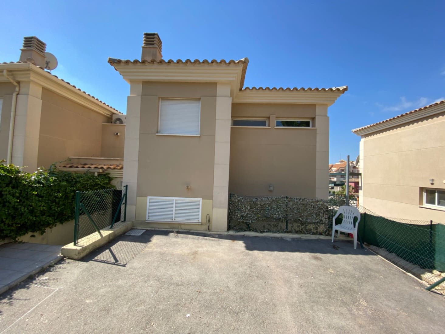 4 bedroom Villa for sale in La Nucia with garage - € 330,000 (Ref: 9133719)