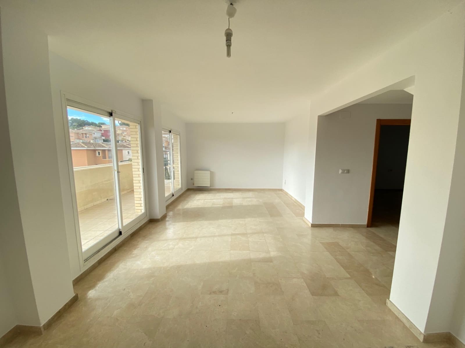 4 bedroom Villa for sale in La Nucia with garage - € 330,000 (Ref: 9133719)