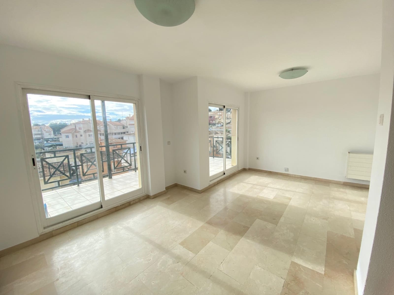 4 bedroom Villa for sale in La Nucia with garage - € 330,000 (Ref: 9133719)