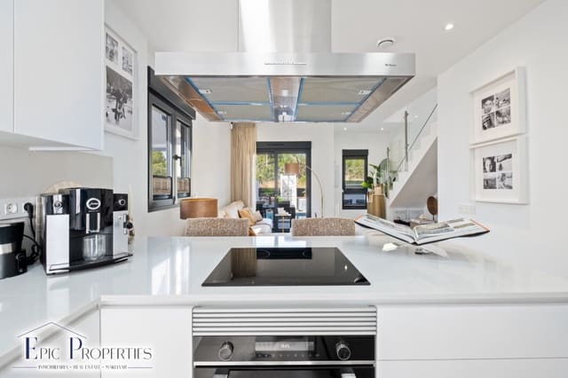 3 bedroom Townhouse for sale in Polop with pool garage - € 379,000 (Ref: 9144452)