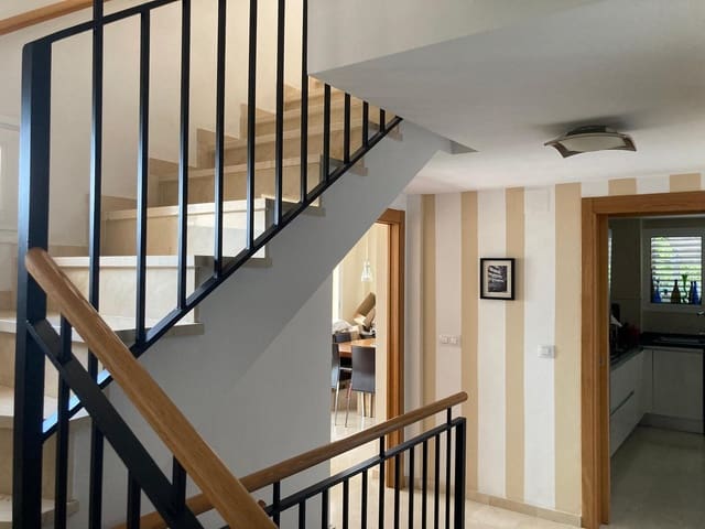 3 soverom Hus til salgs i La Nucia med svømmebasseng garasje - € 435 000 (Ref: 9199878)