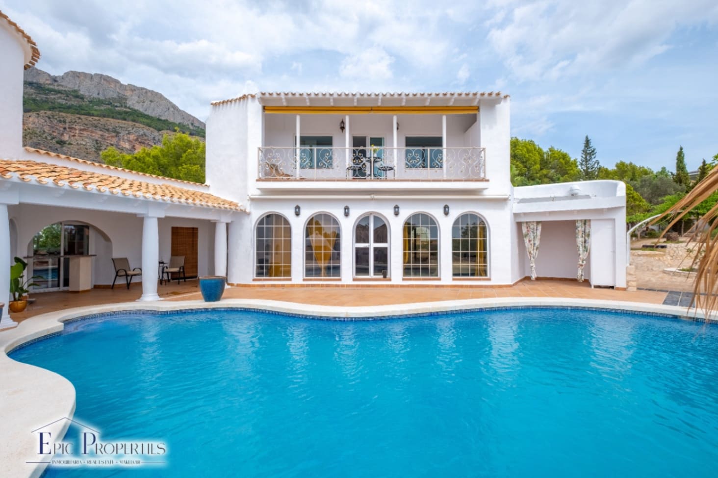 3 soverom Villa til salgs i Altea med svømmebasseng garasje - € 1 600 000 (Ref: 9219212)