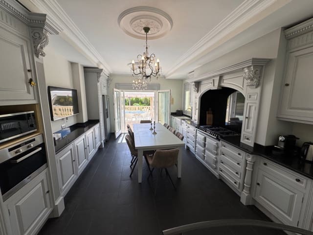 Chalet de 8 habitaciones en Altea en venta con piscina garaje - 2.700.000 € (Ref: 9219213)