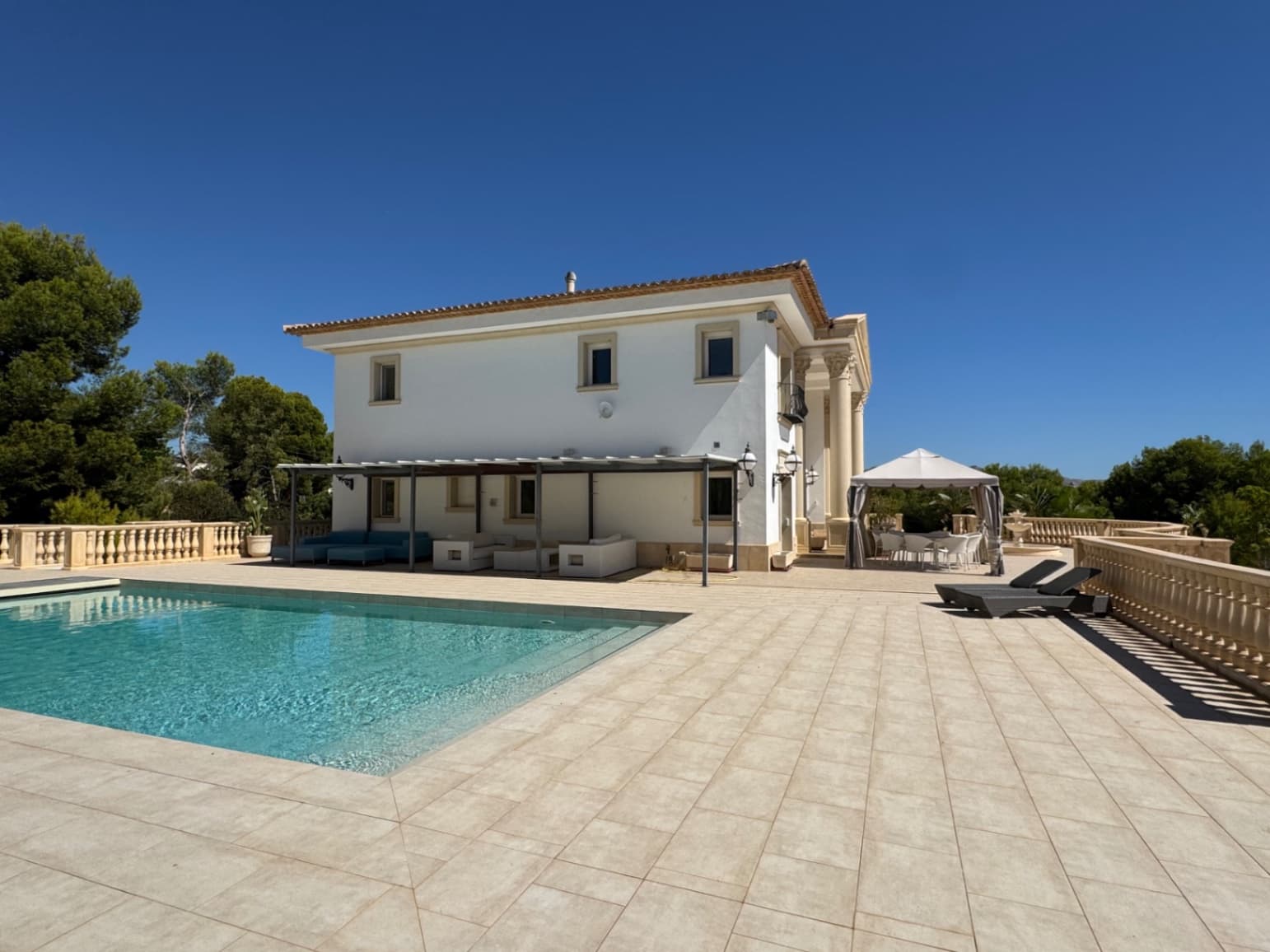 Chalet de 8 habitaciones en Altea en venta con piscina garaje - 2.700.000 € (Ref: 9219213)