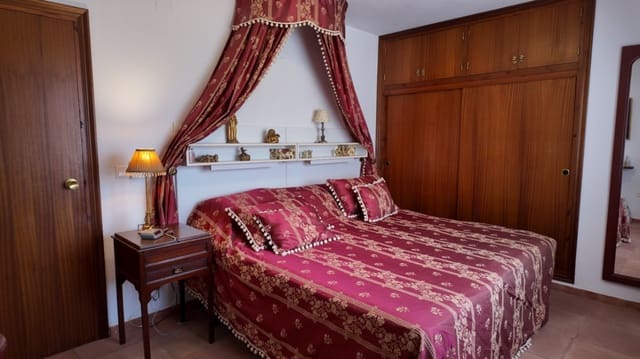 Chalet de 4 habitaciones en Benidorm en venta con piscina garaje - 599.000 € (Ref: 9223683)