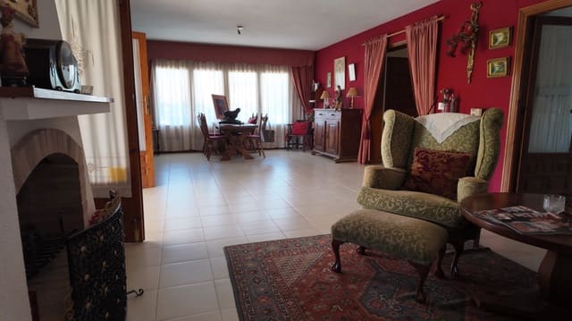 Chalet de 4 habitaciones en Benidorm en venta con piscina garaje - 599.000 € (Ref: 9223683)