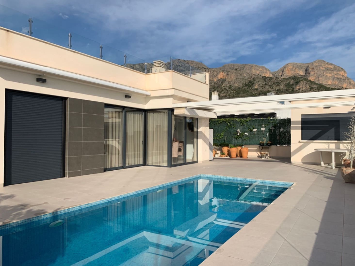 5 bedroom Villa for sale in Polop with pool garage - € 649,000 (Ref: 9348643)