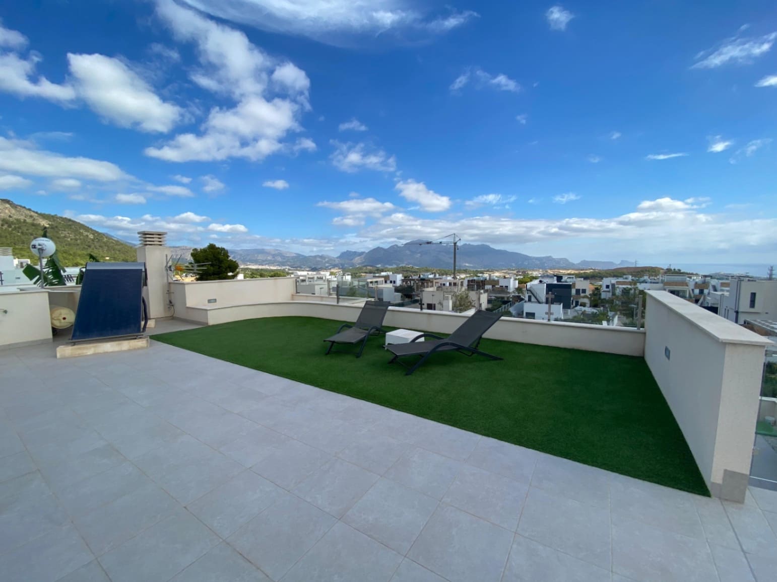 5 bedroom Villa for sale in Polop with pool garage - € 649,000 (Ref: 9348643)