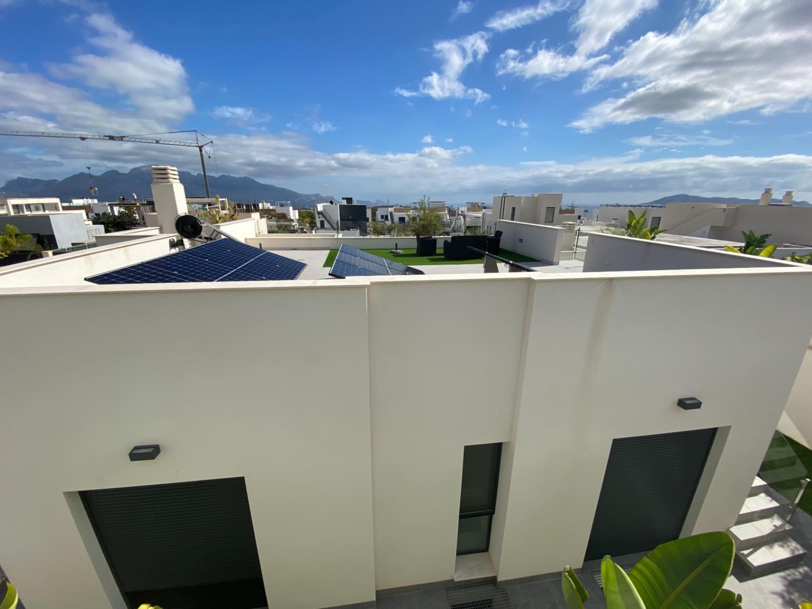 5 bedroom Villa for sale in Polop with pool garage - € 649,000 (Ref: 9348643)