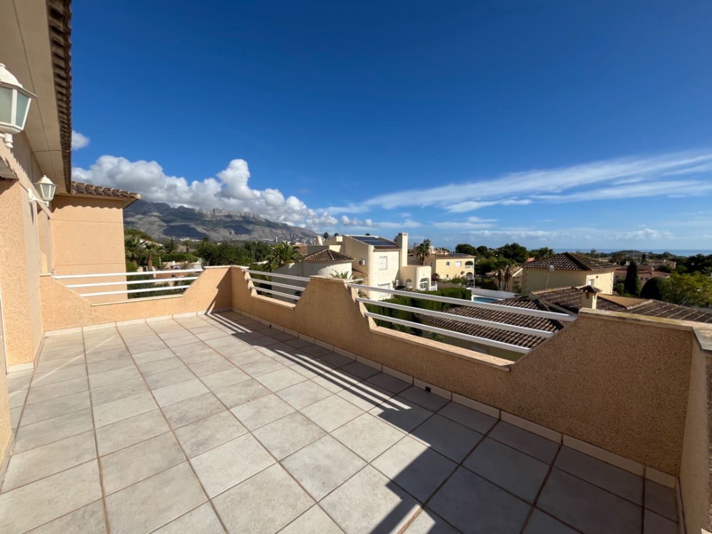 3 bedroom Villa for rent in La Nucia with pool garage - € 1,550 (Ref: 9371131)