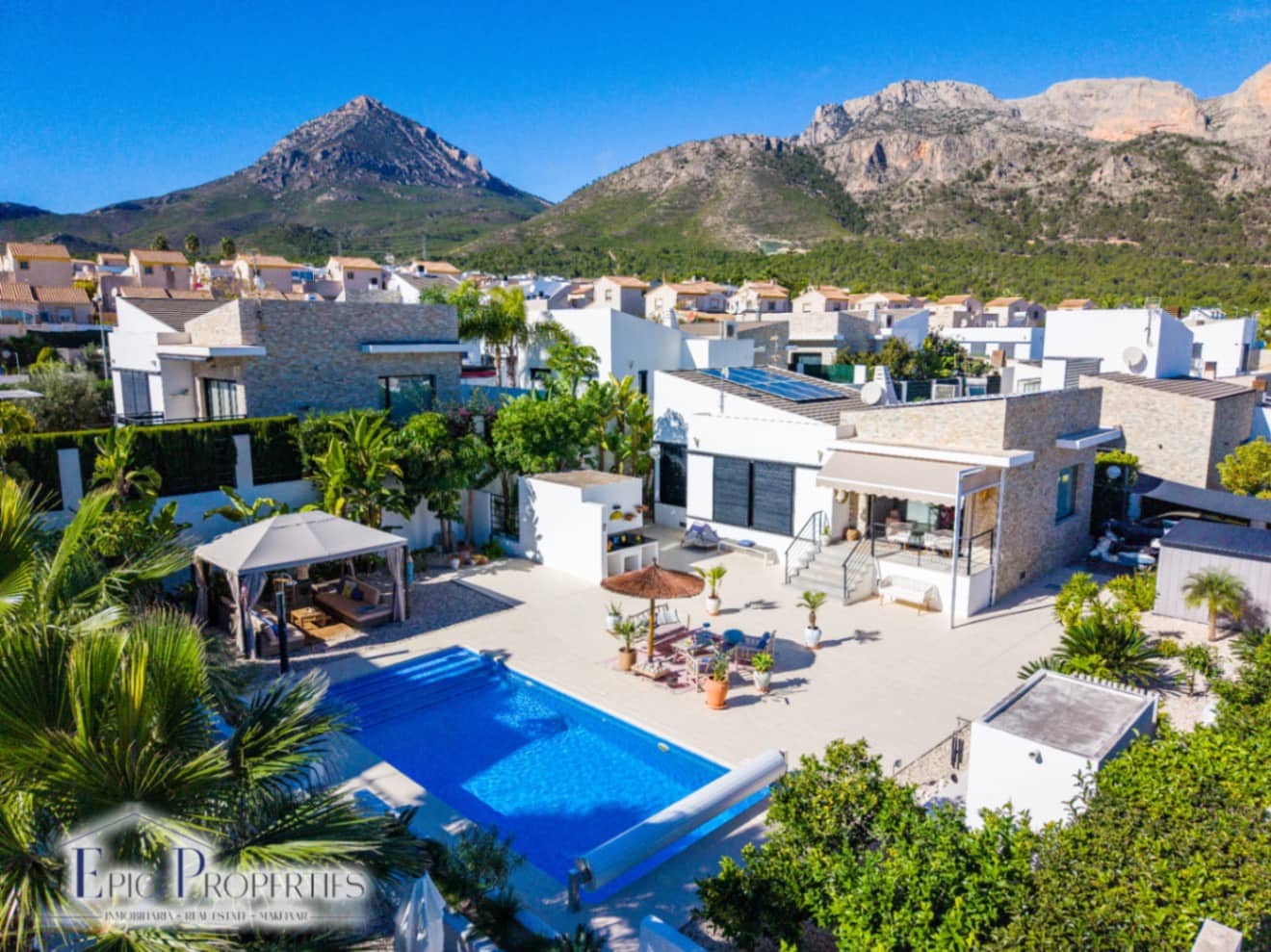 3 soverom Villa til salgs i Polop med svømmebasseng garasje - € 659 000 (Ref: 9389987)