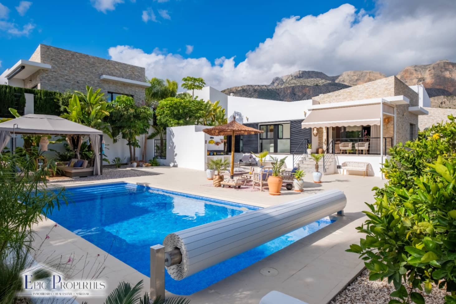 3 soverom Villa til salgs i Polop med svømmebasseng garasje - € 659 000 (Ref: 9389987)