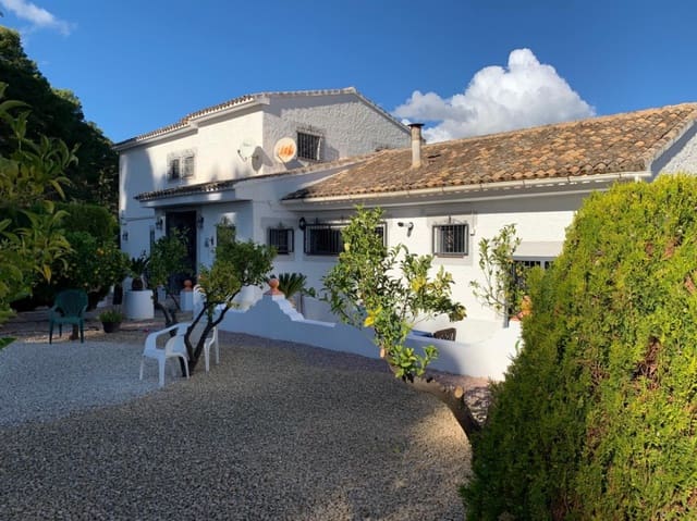 6 bedroom Villa for sale in Guadalest with pool garage - € 520,000 (Ref: 9414863)