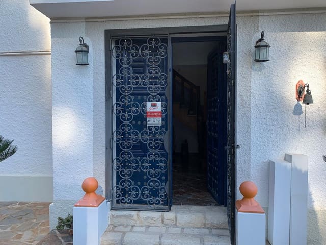 6 bedroom Villa for sale in Guadalest with pool garage - € 520,000 (Ref: 9414863)