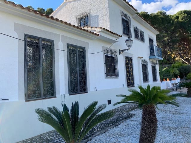 6 bedroom Villa for sale in Guadalest with pool garage - € 520,000 (Ref: 9414863)