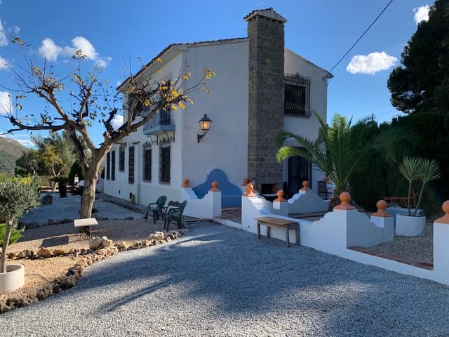 6 bedroom Villa for sale in Guadalest with pool garage - € 520,000 (Ref: 9414863)