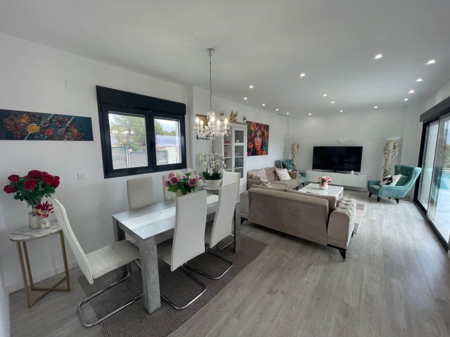 3 soveværelse Villa til leje i Alfaz del Pi / L'Alfas del Pi med swimmingpool garage - € 2.700 (Ref: 9438785)