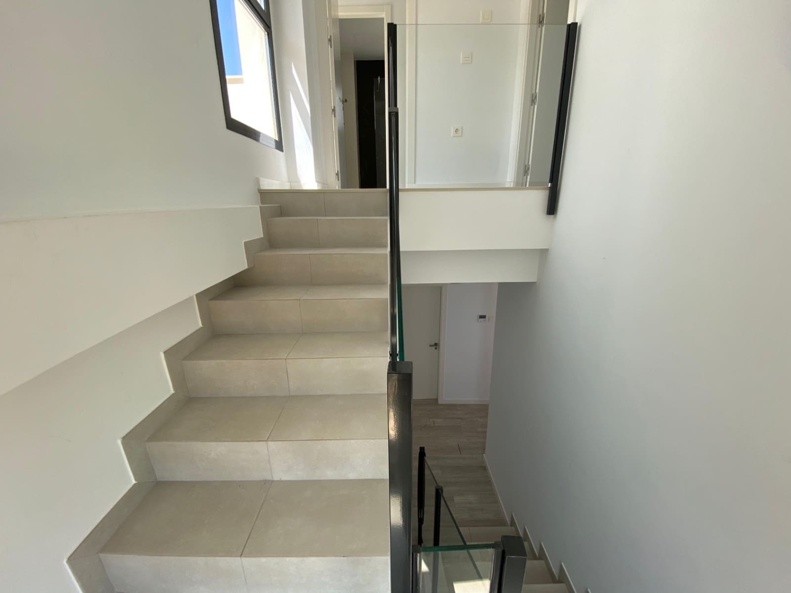 3 soveværelse Villa til leje i Alfaz del Pi / L'Alfas del Pi med swimmingpool garage - € 2.700 (Ref: 9438785)