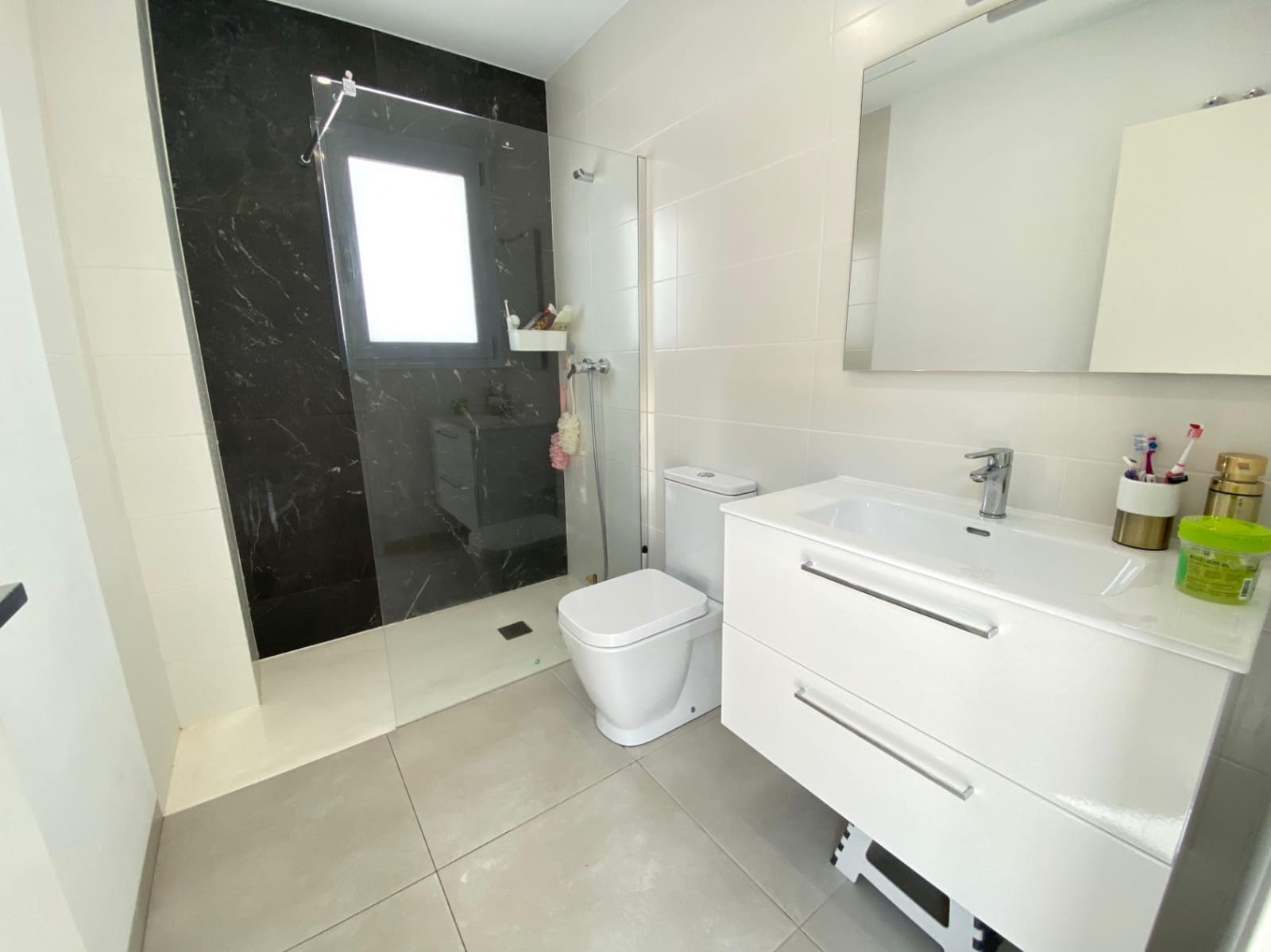 3 soveværelse Villa til leje i Alfaz del Pi / L'Alfas del Pi med swimmingpool garage - € 2.700 (Ref: 9438785)