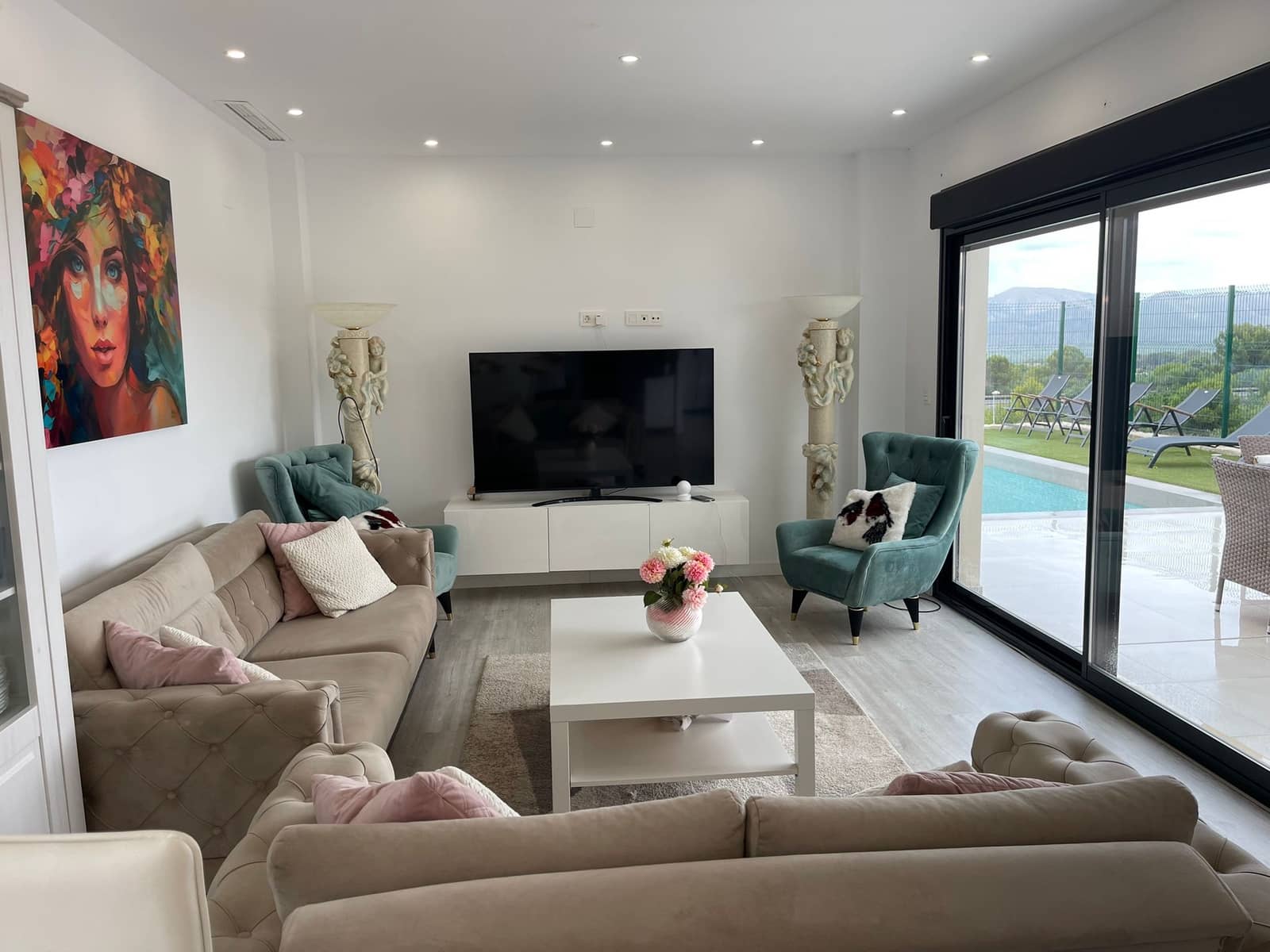 3 soveværelse Villa til leje i Alfaz del Pi / L'Alfas del Pi med swimmingpool garage - € 2.700 (Ref: 9438785)