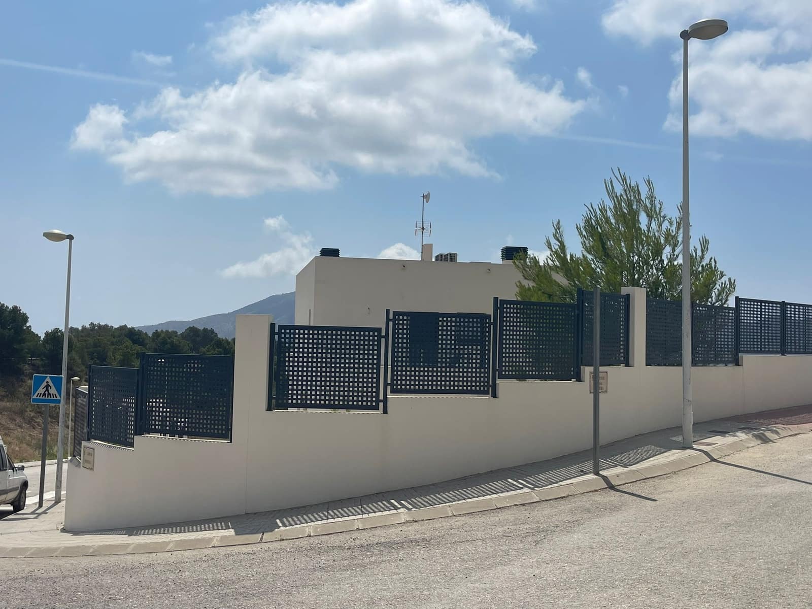 3 soveværelse Villa til leje i Alfaz del Pi / L'Alfas del Pi med swimmingpool garage - € 2.700 (Ref: 9438785)