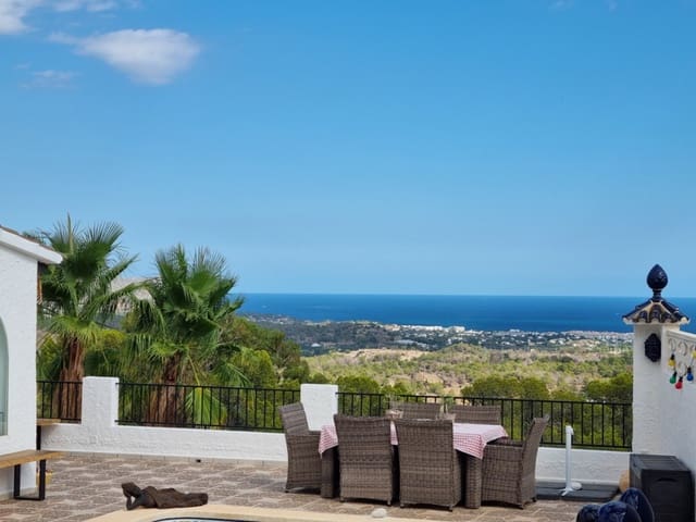 3 soverom Villa til salgs i La Nucia med svømmebasseng garasje - € 790 000 (Ref: 9438786)