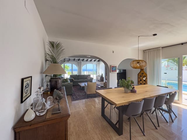 3 soverom Villa til salgs i La Nucia med svømmebasseng garasje - € 790 000 (Ref: 9438786)