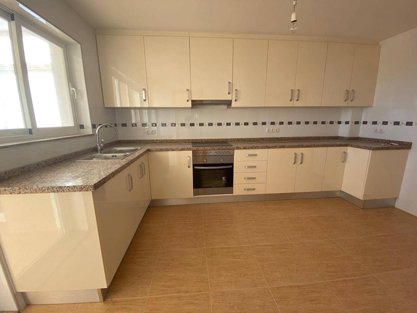 Chalet de 4 habitaciones en Alfaz del Pi / L'Alfàs del Pi en venta con piscina garaje - 745.000 € (Ref: 9446705)