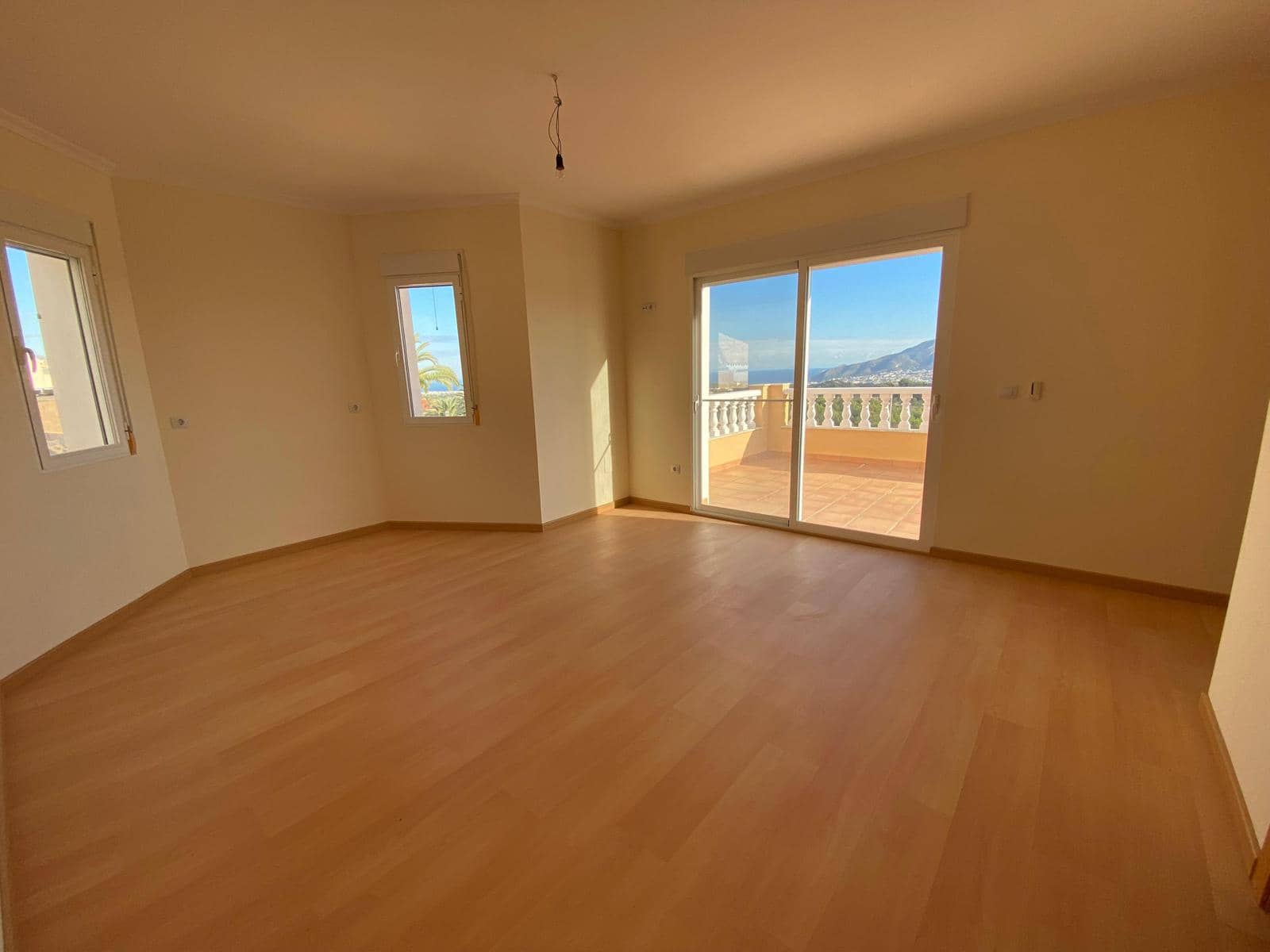 Chalet de 4 habitaciones en Alfaz del Pi / L'Alfàs del Pi en venta con piscina garaje - 745.000 € (Ref: 9446705)