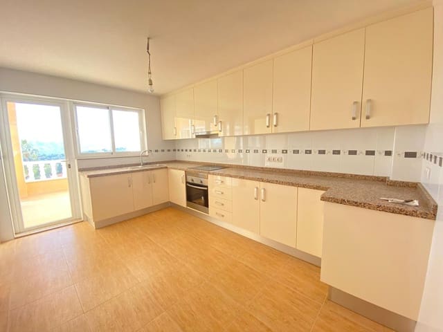 Chalet de 4 habitaciones en Alfaz del Pi / L'Alfàs del Pi en venta con piscina garaje - 745.000 € (Ref: 9446705)