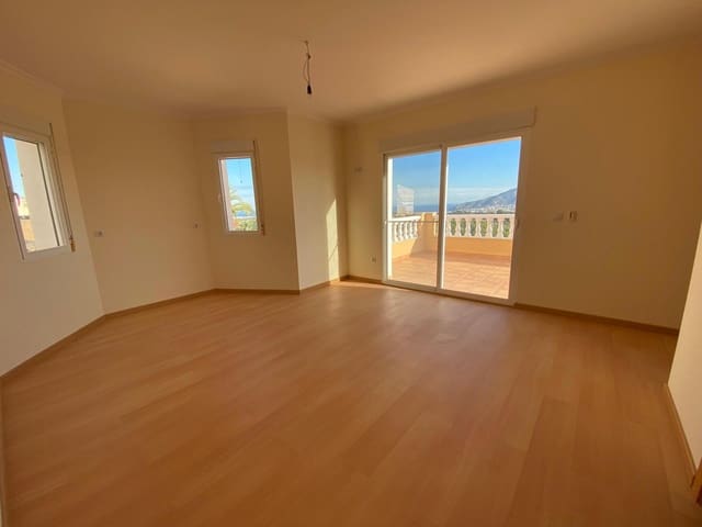 Chalet de 4 habitaciones en Alfaz del Pi / L'Alfàs del Pi en venta con piscina garaje - 745.000 € (Ref: 9446705)