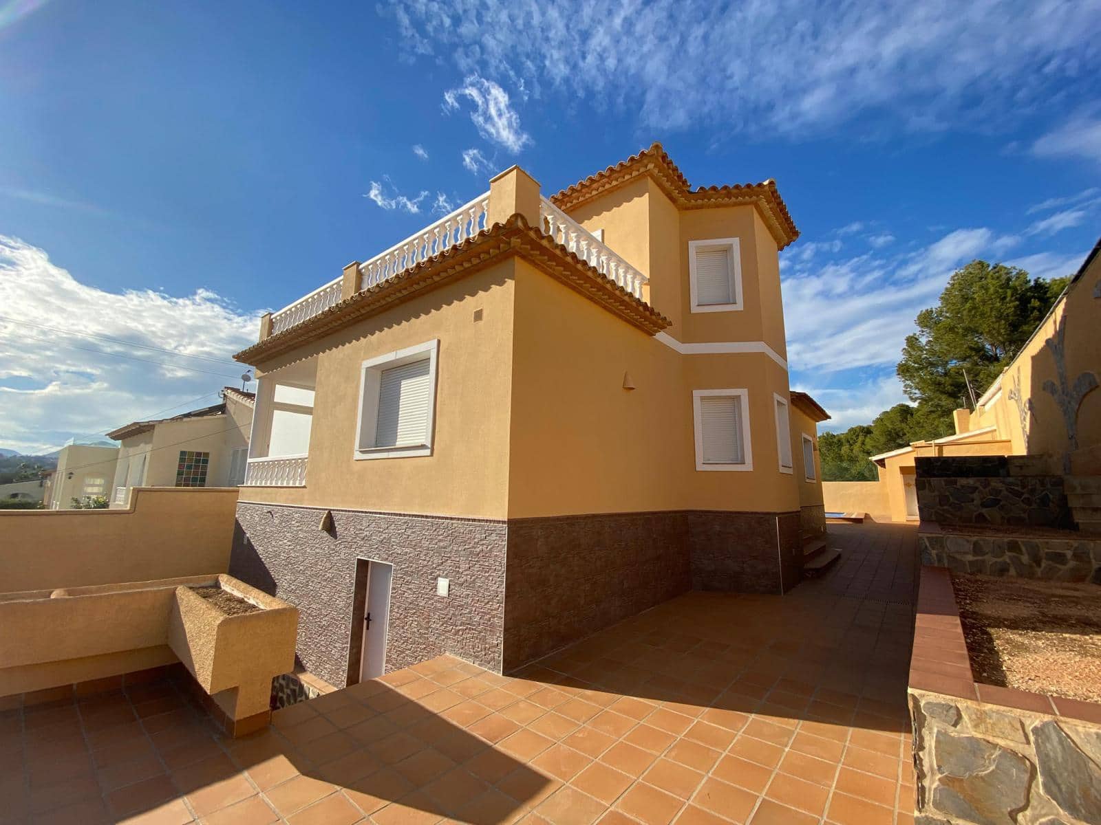 Chalet de 4 habitaciones en Alfaz del Pi / L'Alfàs del Pi en venta con piscina garaje - 745.000 € (Ref: 9446705)