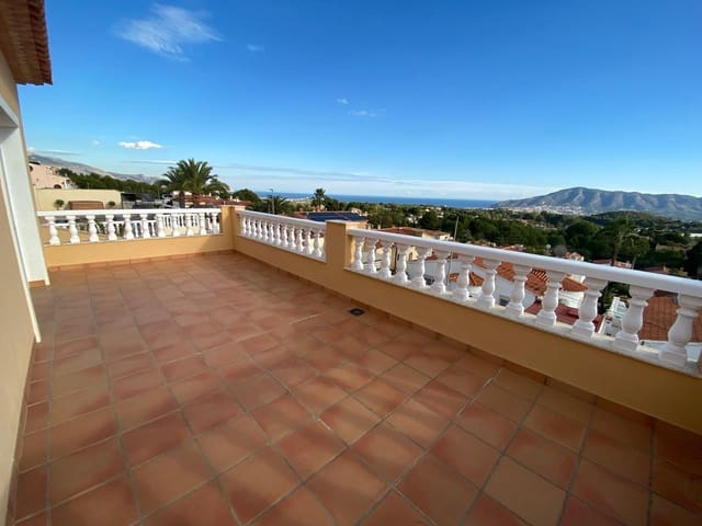 Chalet de 4 habitaciones en Alfaz del Pi / L'Alfàs del Pi en venta con piscina garaje - 745.000 € (Ref: 9446705)