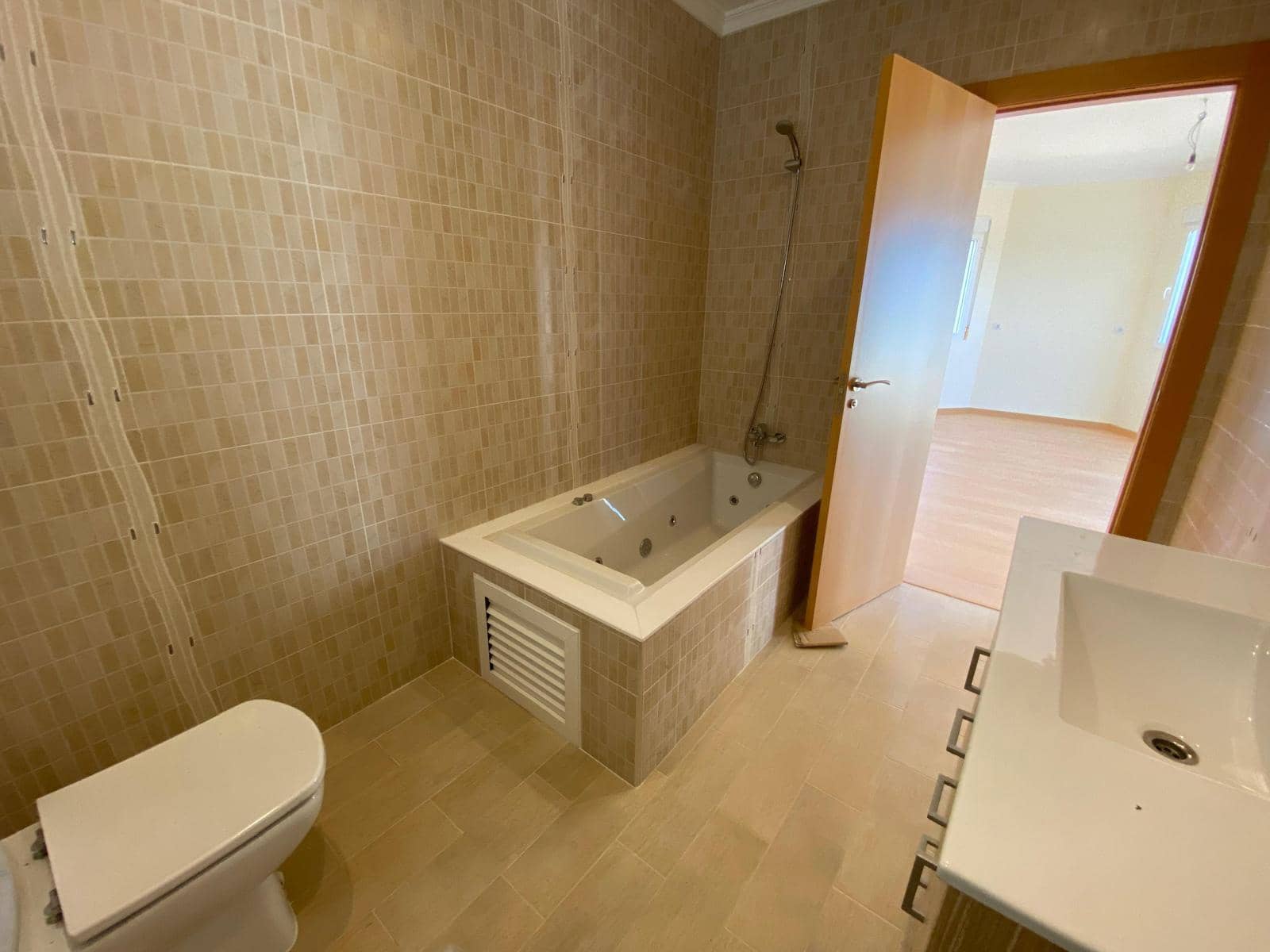 Chalet de 4 habitaciones en Alfaz del Pi / L'Alfàs del Pi en venta con piscina garaje - 745.000 € (Ref: 9446705)