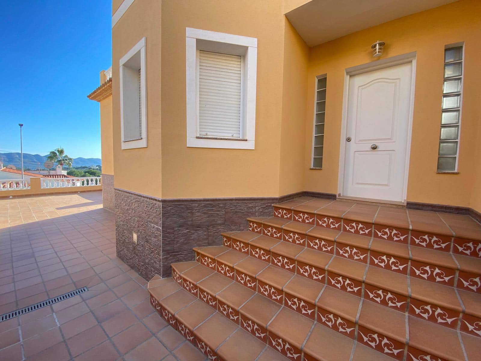 Chalet de 4 habitaciones en Alfaz del Pi / L'Alfàs del Pi en venta con piscina garaje - 745.000 € (Ref: 9446705)