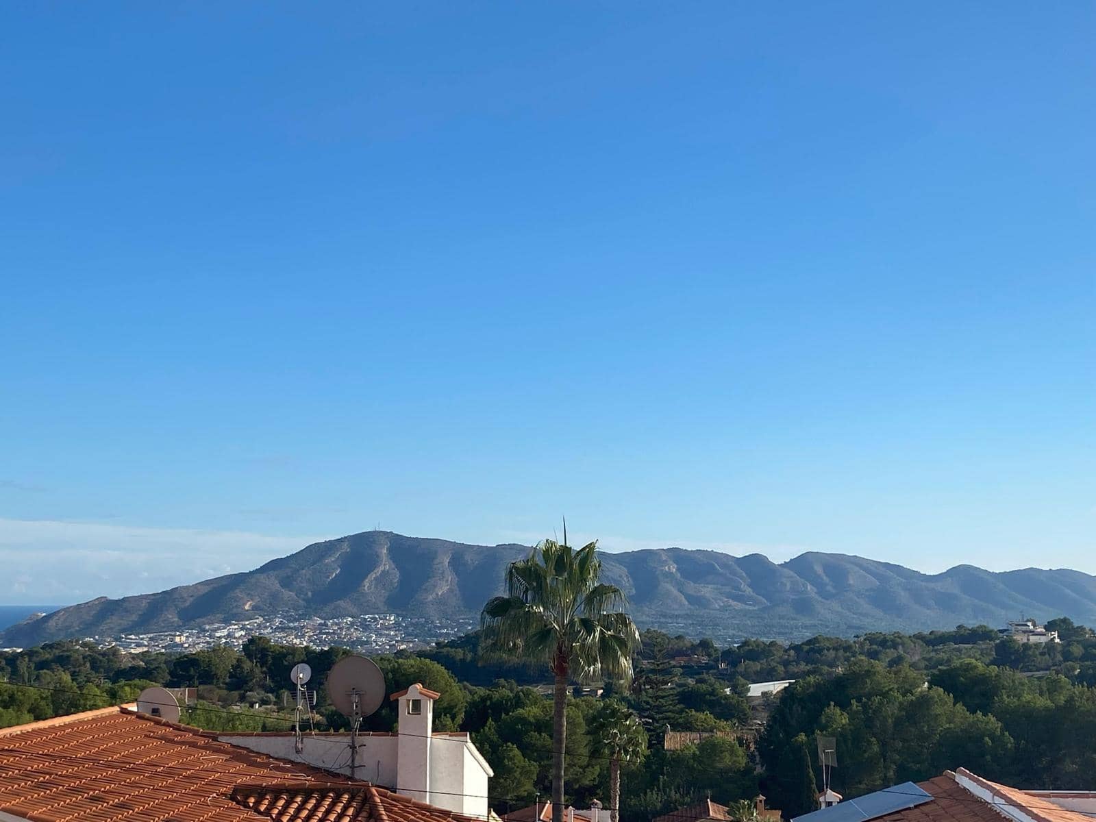 Chalet de 4 habitaciones en Alfaz del Pi / L'Alfàs del Pi en venta con piscina garaje - 745.000 € (Ref: 9446705)