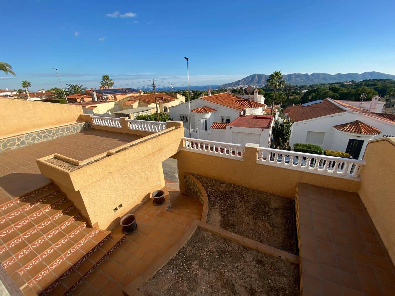 Chalet de 4 habitaciones en Alfaz del Pi / L'Alfàs del Pi en venta con piscina garaje - 745.000 € (Ref: 9446705)