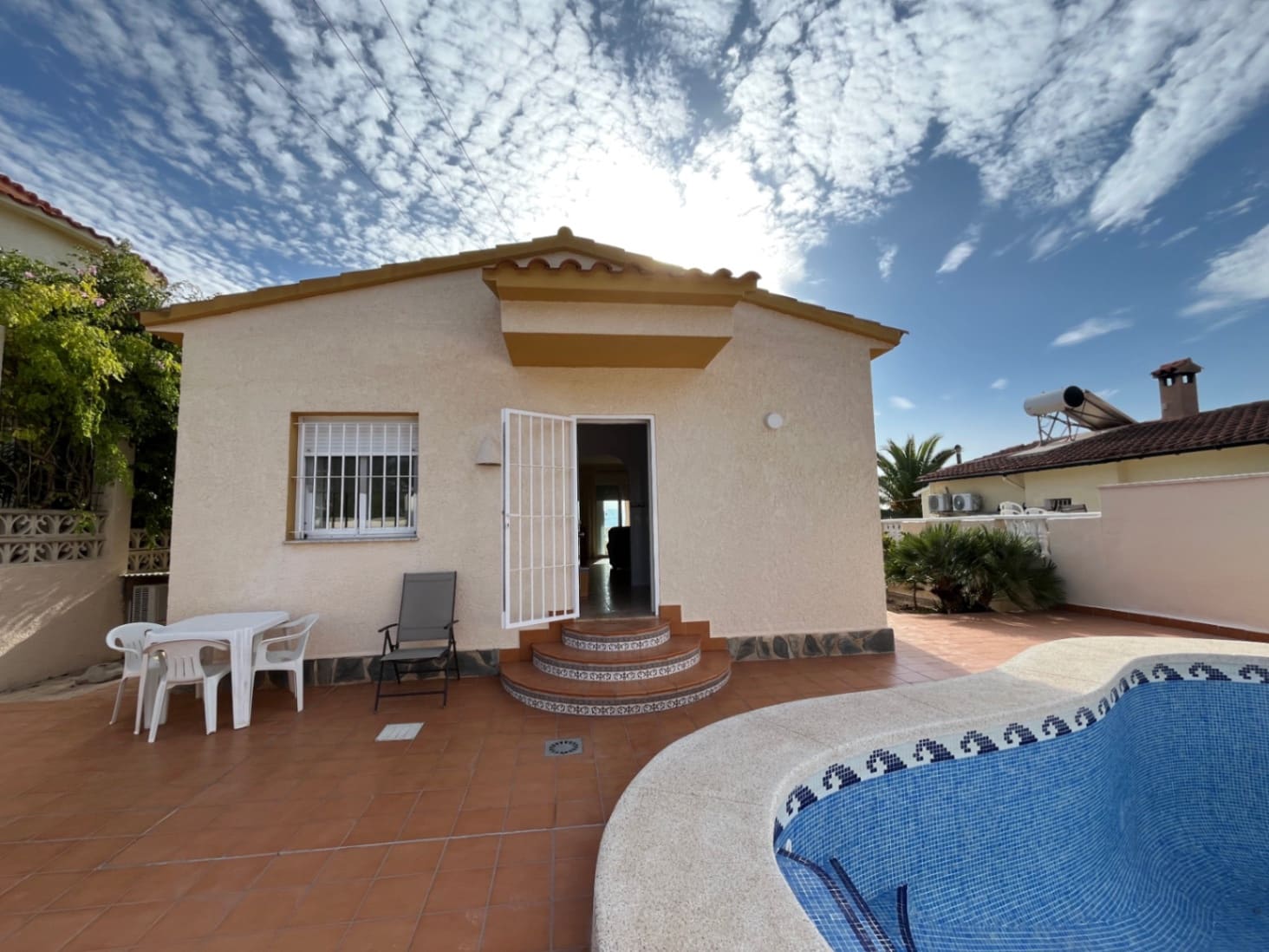 2 soveværelse Villa til leje i Alfaz del Pi / L'Alfas del Pi med swimmingpool garage - € 1.300 (Ref: 9447353)