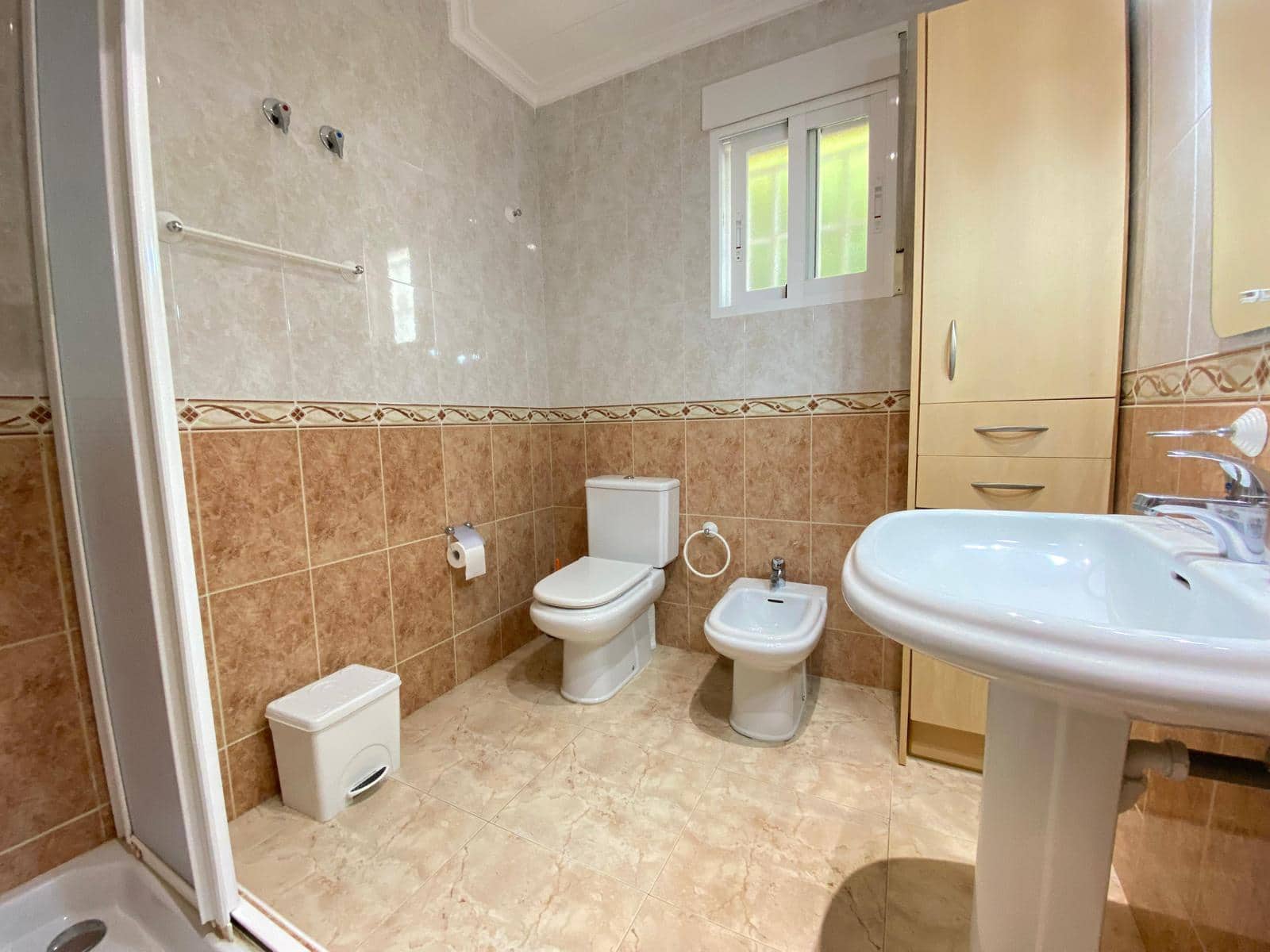 2 soveværelse Villa til leje i Alfaz del Pi / L'Alfas del Pi med swimmingpool garage - € 1.300 (Ref: 9447353)