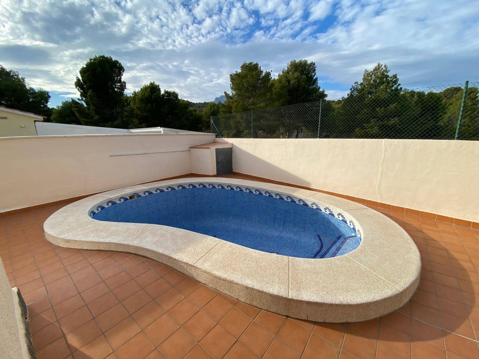 2 soveværelse Villa til leje i Alfaz del Pi / L'Alfas del Pi med swimmingpool garage - € 1.300 (Ref: 9447353)