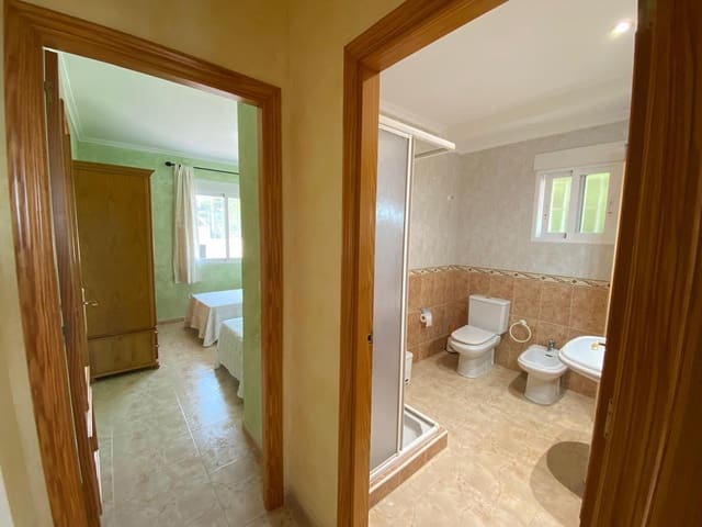 2 soveværelse Villa til leje i Alfaz del Pi / L'Alfàs del Pi med swimmingpool garage - € 1.300 (Ref: 9447353)