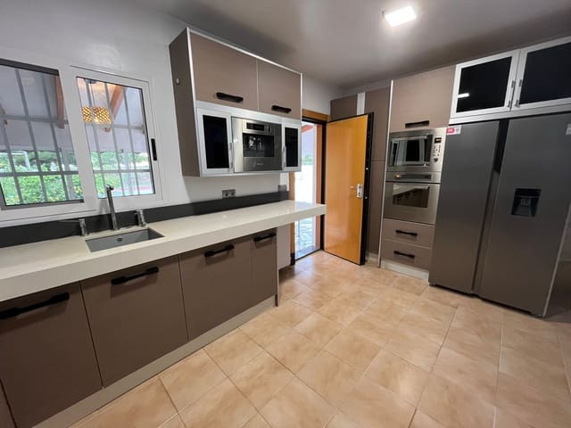 3 sovrum Villa att hyra i La Nucia med pool garage - 1 750 € (Ref: 9454770)